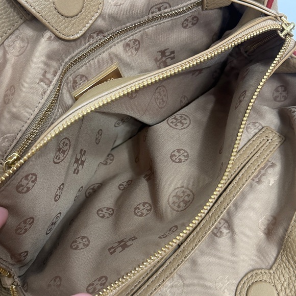 Tory Burch Harper Stripe tote bag.Color is vintage Camel - Picture 10 of 16